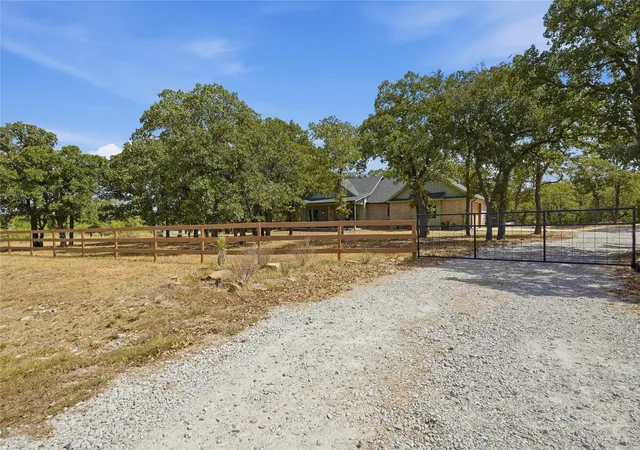 Photo 2 of Single family home for sale at 230 Silver Lakes Dr, Sunset, TX 76270 | MLS# 21396040 | Listing updated on 2026-09-28