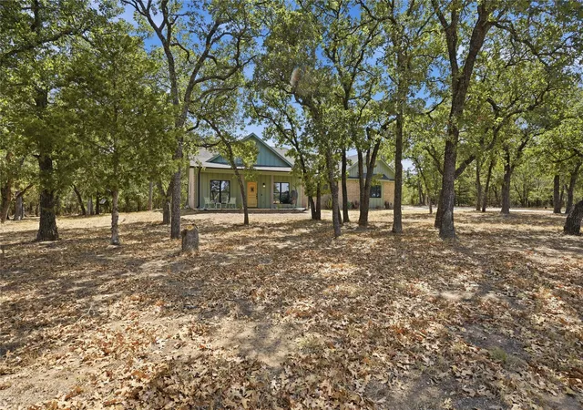 Photo 3 of Single family home for sale at 230 Silver Lakes Dr, Sunset, TX 76270 | MLS# 21396040 | Listing updated on 2026-09-28