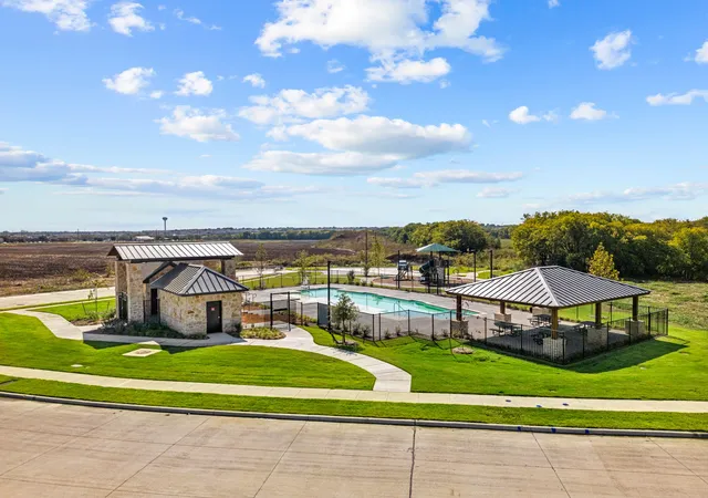Photo 4 of Single family home for sale at 301 Laurel Dr, Justin, TX 76247 | MLS# 21392051 | Listing updated on 2026-09-30