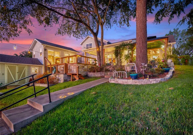 Photo 1 of Single family home for sale at 122 Redondo Dr, Gun Barrel City, TX 75156 | MLS# 21385919 | Listing updated on 2026-10-02
