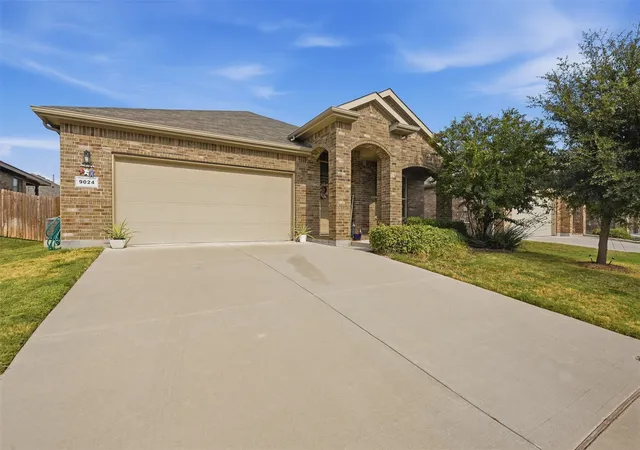 Photo 2 of Single family home for sale at 9024 Pearfield Rd, Fort Worth, TX 76179 | MLS# 21396116 | Listing updated on 2026-09-26