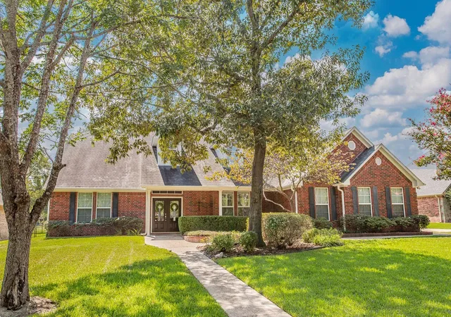 Photo 1 of Single family home for sale at 233 Winged Ft, Lindale, TX 75771 | MLS# 21396123 | Listing updated on 2026-09-26