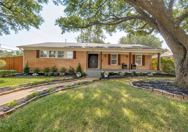 Photo 1 of Single family home for sale at 806 Knott Pl, Dallas, TX 75208 | MLS# 21015377 | Listing updated on 2026-10-07