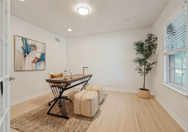 Photo 3 of Single family home for sale at 806 Knott Pl, Dallas, TX 75208 | MLS# 21015377 | Listing updated on 2026-10-07