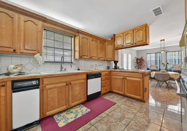 Photo 3 of Single family home for sale at 104 Bow Crk, Red Oak, TX 75154 | MLS# 21396172 | Listing updated on 2026-09-26