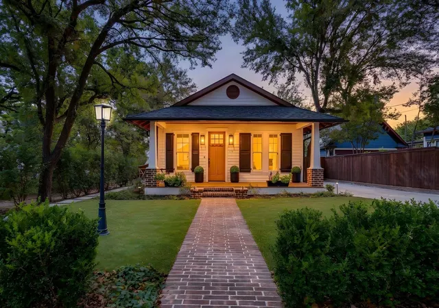 Photo 1 of Single family home for sale at 119 W Bluff St, Granbury, TX 76048 | MLS# 21394180 | Listing updated on 2026-10-03