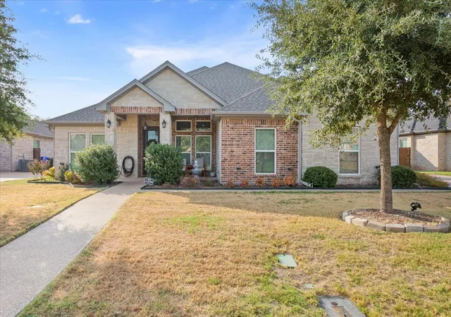 Photo 1 of Single family home for sale at 10305 Creekside Ln, Woodway, TX 76712 | MLS# 21396165 | Listing updated on 2026-09-26