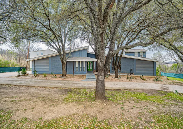Photo 2 of Single family home for sale at 5578 Tiger Trl, Fort Worth, TX 76126 | MLS# 21395907 | Listing updated on 2026-10-01