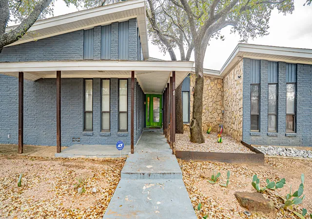 Photo 3 of Single family home for sale at 5578 Tiger Trl, Fort Worth, TX 76126 | MLS# 21395907 | Listing updated on 2026-10-01