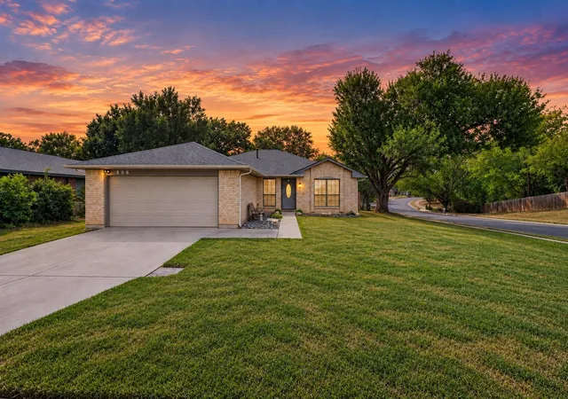 Photo 1 of Sale Pending at 806 Creekside Dr, Euless, TX 76040 | MLS# 21387503 | Listing updated on 2026-10-09