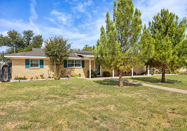 Single family home for sale at 916 Preston Ln, Dublin, TX 76446 | MLS# 21396218 | Listing updated on 2026-10-10