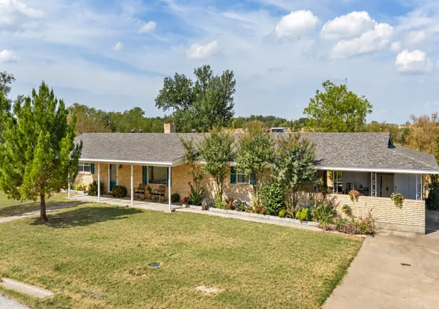 Single family home for sale at 916 Preston Ln, Dublin, TX 76446 | MLS# 21396218 | Listing updated on 2026-10-10