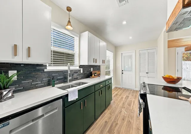 Photo 3 of Single family home for sale at 1206 Foster Ln, Weatherford, TX 76086 | MLS# 21395391 | Listing updated on 2026-10-04