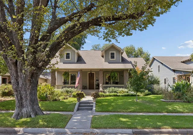Photo 1 of Sale Pending at 335 S Windomere Ave, Dallas, TX 75208 | MLS# 21394228 | Listing updated on 2026-10-01