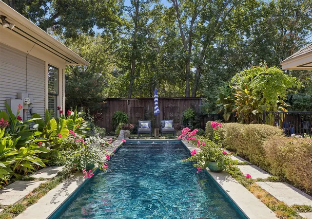 Photo 2 of Sale Pending at 335 S Windomere Ave, Dallas, TX 75208 | MLS# 21394228 | Listing updated on 2026-10-01