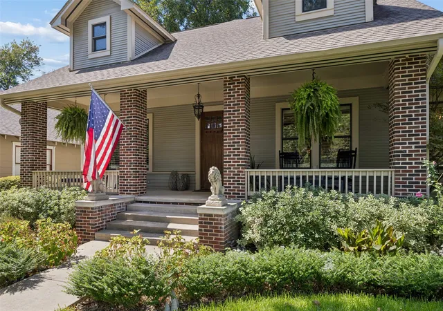 Photo 3 of Sale Pending at 335 S Windomere Ave, Dallas, TX 75208 | MLS# 21394228 | Listing updated on 2026-10-01