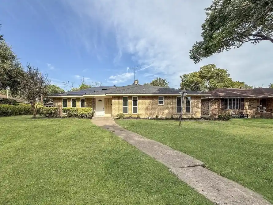 Photo 1 of Single family home for sale at 2147 Oak Valley Ln, Dallas, TX 75232 | MLS# 21396227 | Listing updated on 2026-10-24