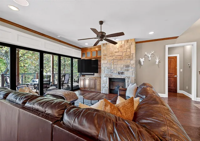 Photo 4 of Single family home for sale at 315 Homesite Rd, Pottsboro, TX 75076 | MLS# 21395903 | Listing updated on 2026-09-26