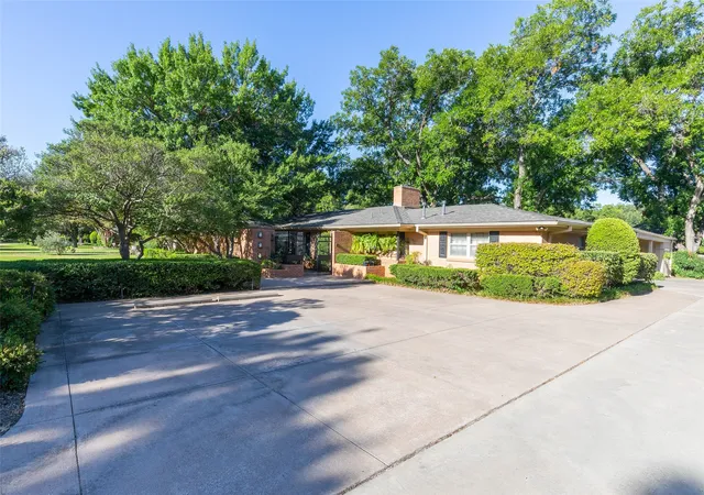 Photo 1 of Single family home for sale at 1410 Tanglewood Rd, Abilene, TX 79605 | MLS# 21394746 | Listing updated on 2026-10-07