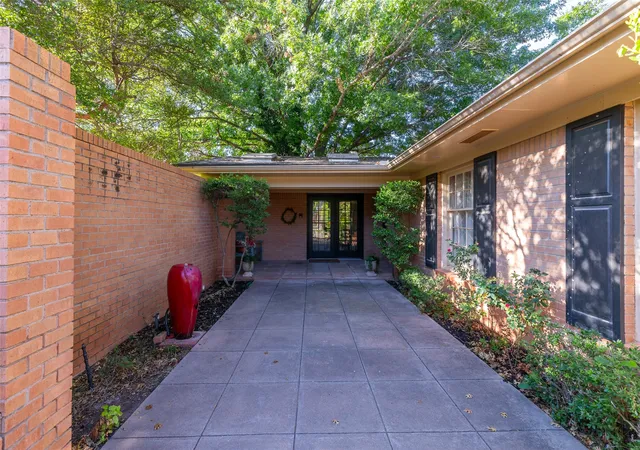 Photo 3 of Single family home for sale at 1410 Tanglewood Rd, Abilene, TX 79605 | MLS# 21394746 | Listing updated on 2026-10-07