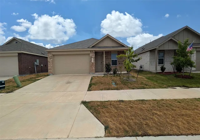 Photo 1 of Single family home for sale at 4952 Stonebridge Dr, Ennis, TX 75119 | MLS# 21394962 | Listing updated on 2026-09-26