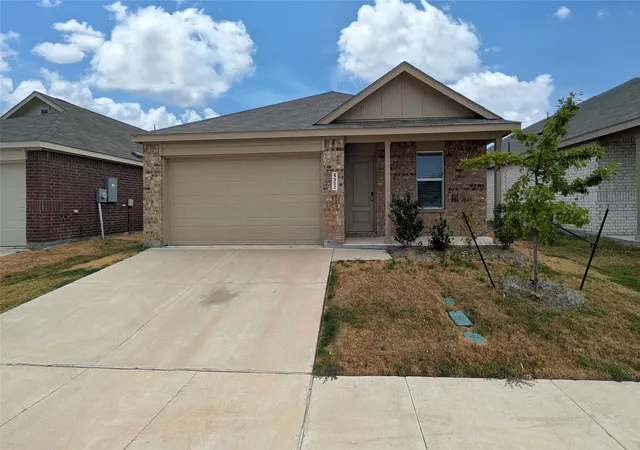 Photo 2 of Single family home for sale at 4952 Stonebridge Dr, Ennis, TX 75119 | MLS# 21394962 | Listing updated on 2026-09-26