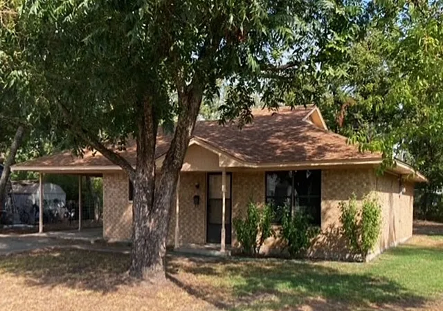 Photo 2 of Single family home for sale at 826 W 9th Street, Bonham, TX 75418 | MLS# 21343385 | Listing updated on 2026-10-05