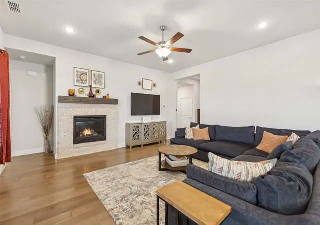 Photo 4 of Single family home for sale at 16500 Sunnyland Dr, Celina, TX 75009 | MLS# 21367620 | Listing updated on 2026-10-02