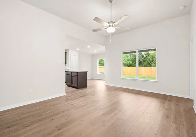 Photo 3 of Single family home for sale at 214 North Is Dr, Terrell, TX 75160 | MLS# 21396303 | Listing updated on 2026-09-26