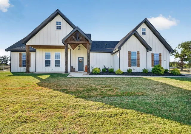 Photo 2 of Single family home for sale at 332 Jonny Boy Way, Springtown, TX 76082 | MLS# 21396133 | Listing updated on 2026-10-10