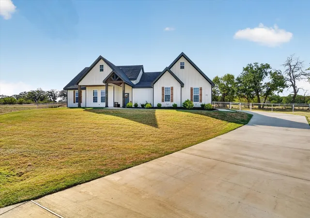 Photo 3 of Single family home for sale at 332 Jonny Boy Way, Springtown, TX 76082 | MLS# 21396133 | Listing updated on 2026-10-10