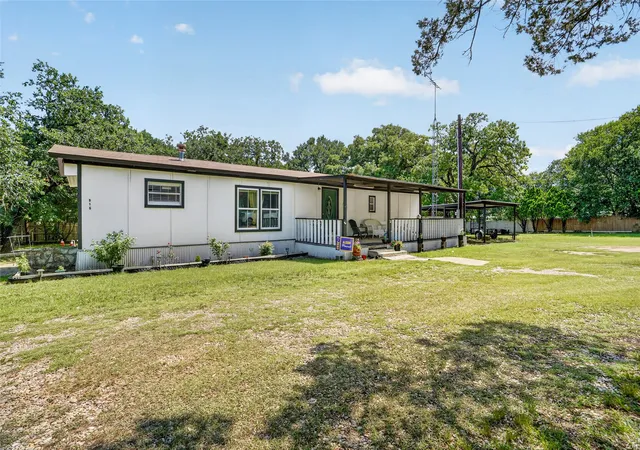 Photo 2 of Manufactured home for sale at 916 Fawn Dr, Granbury, TX 76049 | MLS# 21396329 | Listing updated on 2026-10-07