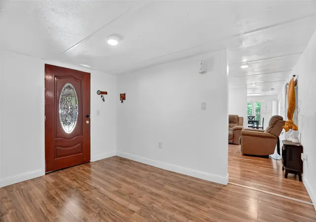 Photo 3 of Manufactured home for sale at 916 Fawn Dr, Granbury, TX 76049 | MLS# 21396329 | Listing updated on 2026-10-07