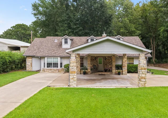 Photo 3 of Single family home for sale at 411 County Rd 2127, Pittsburg, TX 75686 | MLS# 21396312 | Listing updated on 2026-09-26
