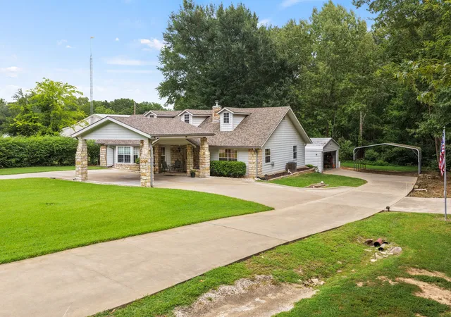 Photo 3 of Single family home for sale at 411 County Rd 2127, Pittsburg, TX 75686 | MLS# 21396312 | Listing updated on 2026-09-26