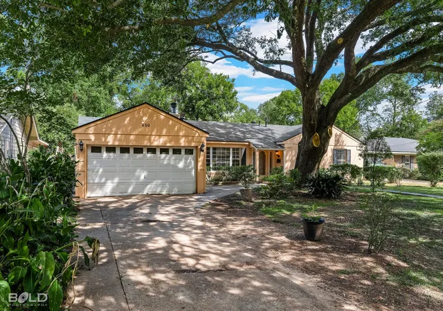Photo 3 of Single family home for sale at 450 Albert Ave, Shreveport, LA 71105 | MLS# 21394294 | Listing updated on 2026-10-07