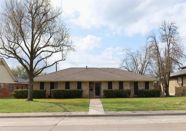 Photo 1 of Single family home for sale at 7137 Hunnicut Rd, Dallas, TX 75227 | MLS# 21393374 | Listing updated on 2026-09-26