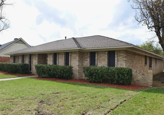 Photo 2 of Single family home for sale at 7137 Hunnicut Rd, Dallas, TX 75227 | MLS# 21393374 | Listing updated on 2026-09-26
