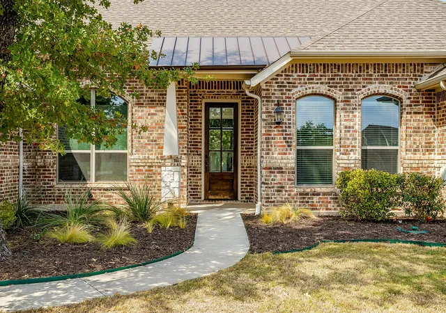 Single family home for sale at 102 Eagle Dr, Lipan, TX 76462 | MLS# 21396131