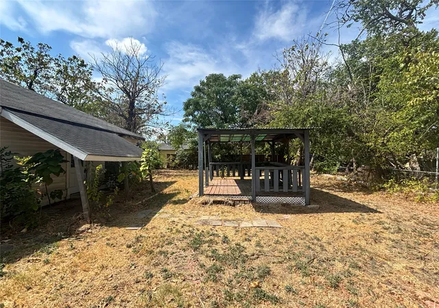 Photo 3 of Single family home for sale at 309 E Mowry St, Crandall, TX 75114 | MLS# 21396336 | Listing updated on 2026-09-26