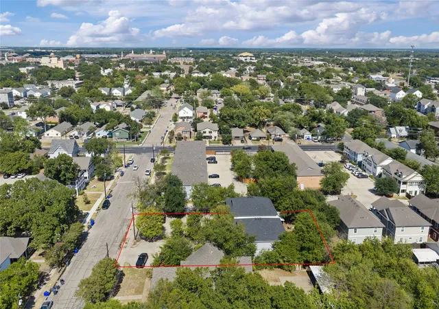 Photo 2 of Multi family home for sale at 1218 Wood Ave, Waco, TX 76706 | MLS# 21394319 | Listing updated on 2026-09-26