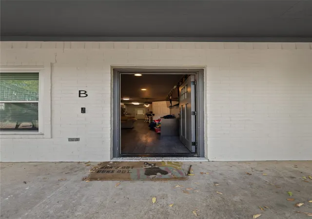Photo 3 of Multi family home for sale at 1218 Wood Ave, Waco, TX 76706 | MLS# 21394319 | Listing updated on 2026-09-26