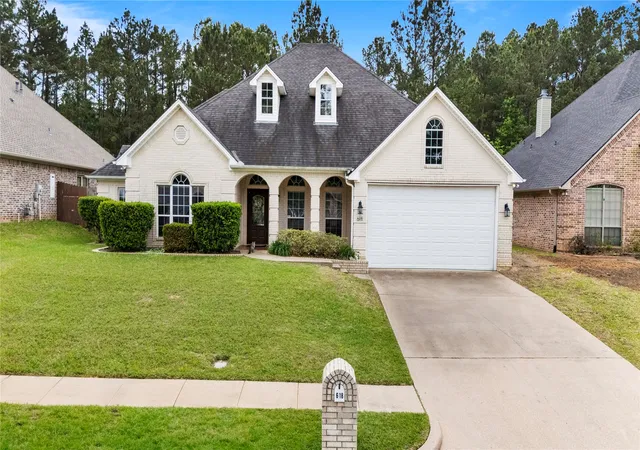 Photo 1 of Single family home for sale at 618 Huntwick Ln, Tyler, TX 75703 | MLS# 21395882 | Listing updated on 2026-09-29