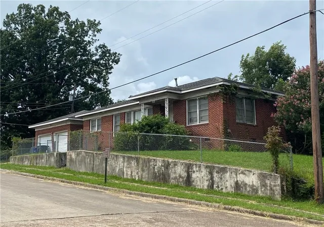 Photo 3 of Sale Pending at 2803 Ashton St, Shreveport, LA 71103 | MLS# 21394275 | Listing updated on 2026-09-28