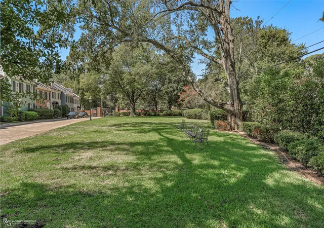 Photo 2 of Townhouse for sale at 8 Dudley Sq, Shreveport, LA 71106 | MLS# 21396233 | Listing updated on 2026-10-04