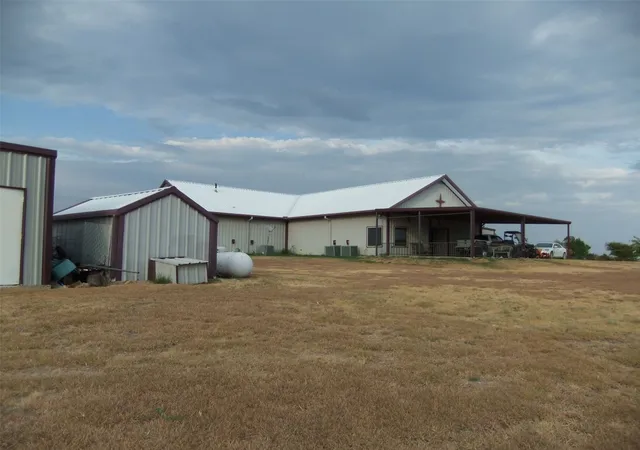 Photo 2 of Single family home for sale at 134 County Rd 2139, Iredell, TX 76649 | MLS# 21392462 | Listing updated on 2026-09-27