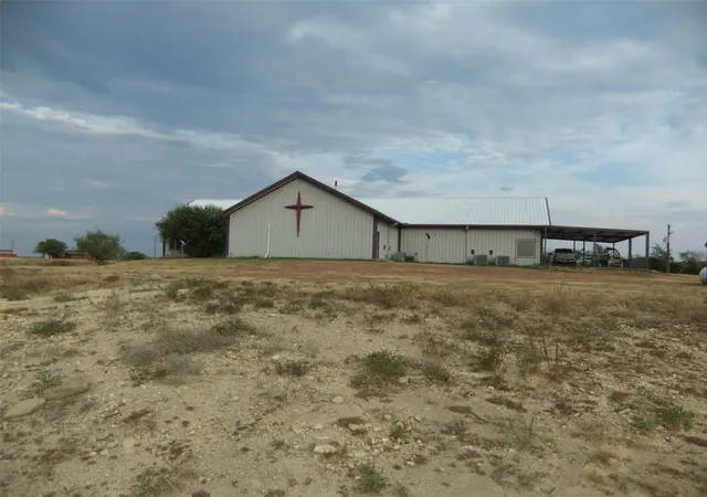 Photo 3 of Single family home for sale at 134 County Rd 2139, Iredell, TX 76649 | MLS# 21392462 | Listing updated on 2026-09-27
