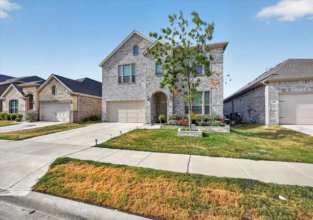Photo 3 of Single family home for sale at 148 Invermore Dr, Little Elm, TX 75068 | MLS# 21396486 | Listing updated on 2026-10-01