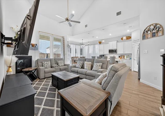 Photo 4 of Single family home for sale at 148 Invermore Dr, Little Elm, TX 75068 | MLS# 21396486 | Listing updated on 2026-10-01