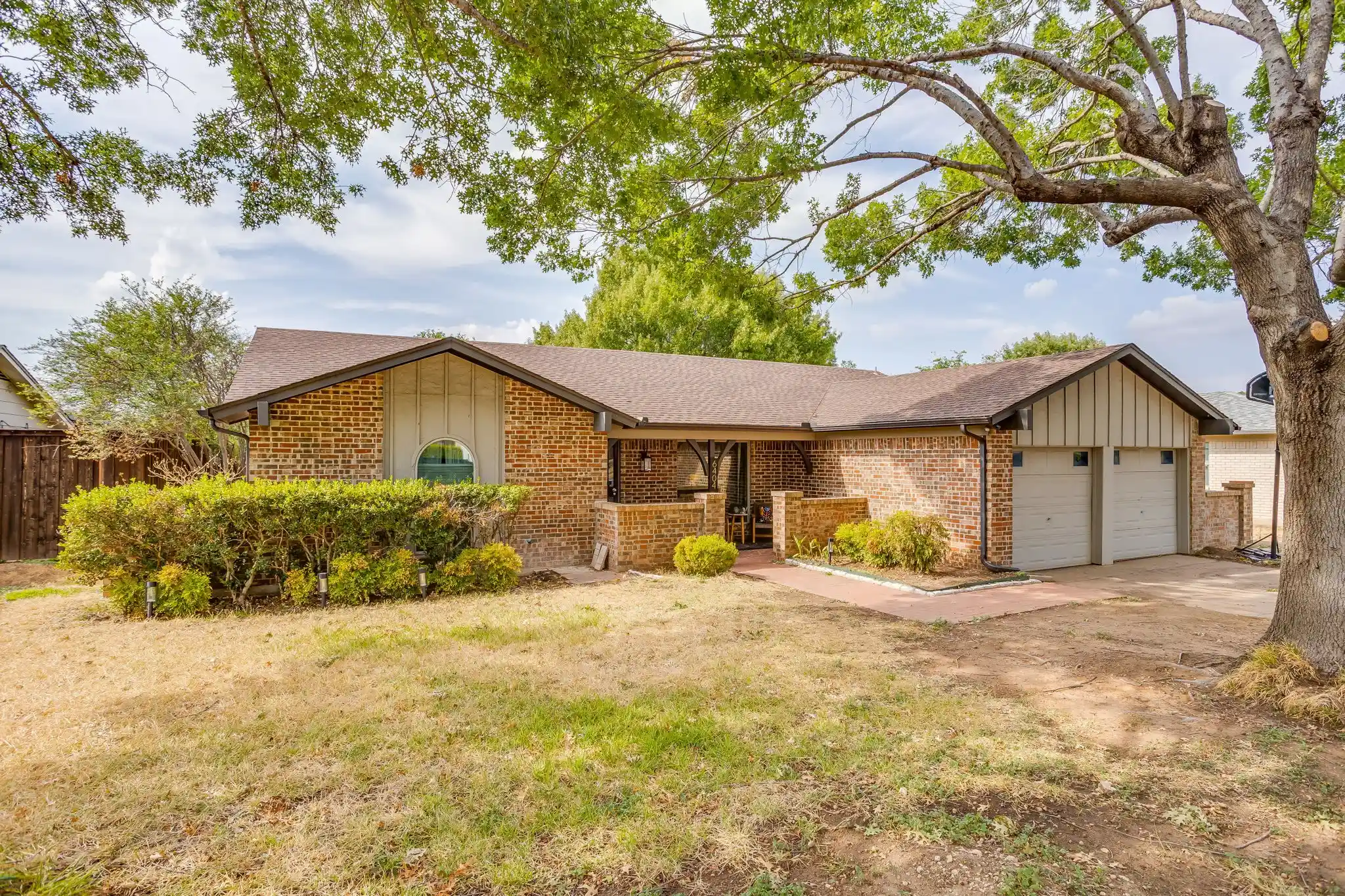 Photo 1 of Sale Pending at 6404 Lavano Dr, Fort Worth, TX 76134 | MLS# 21393502 | Listing updated on 2026-10-15